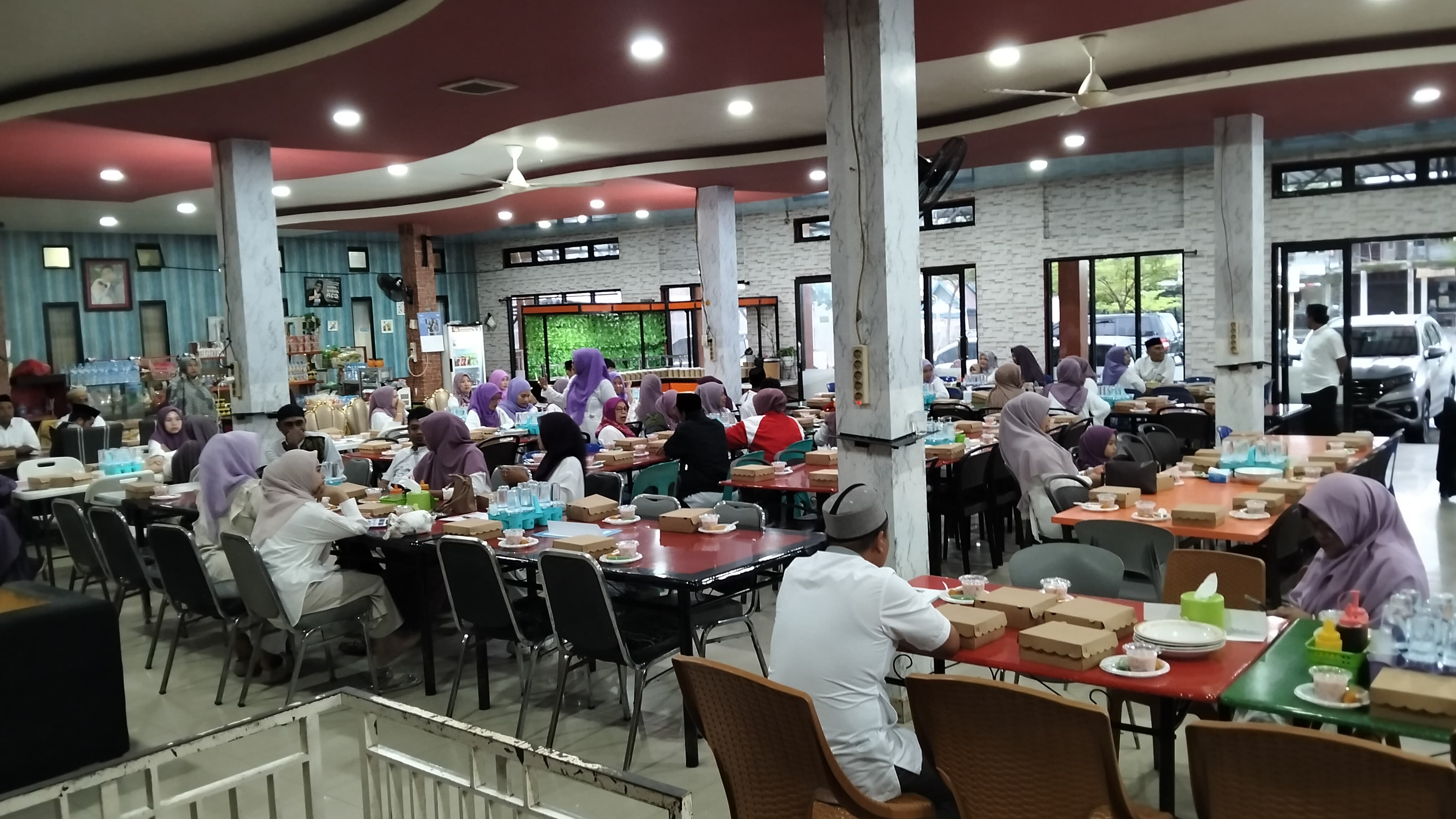 "Duka Rompegading Jadi Luka Bersama, PGRI ,PKO TABE Maros dan OBC Kompak Salurkan Donasi di Tengah Momen Bukber bersama PGRI Cabang Cenrana"