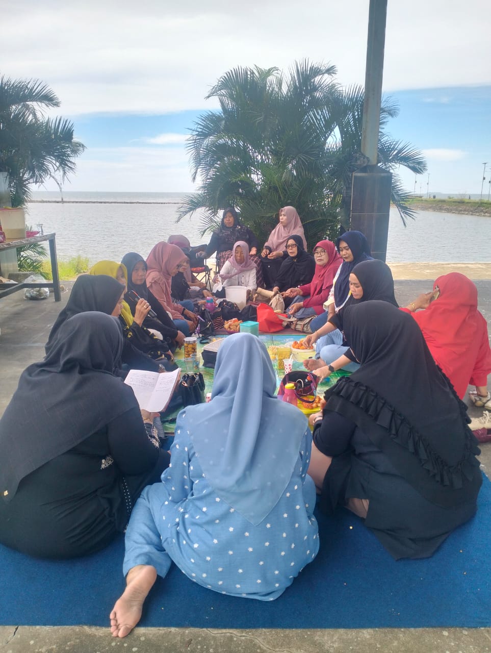 Perempuan PGRI Maros Gelar Halalbihalal di Kampung Nelayan, Siapkan Talkshow Spesial Hari Kartini