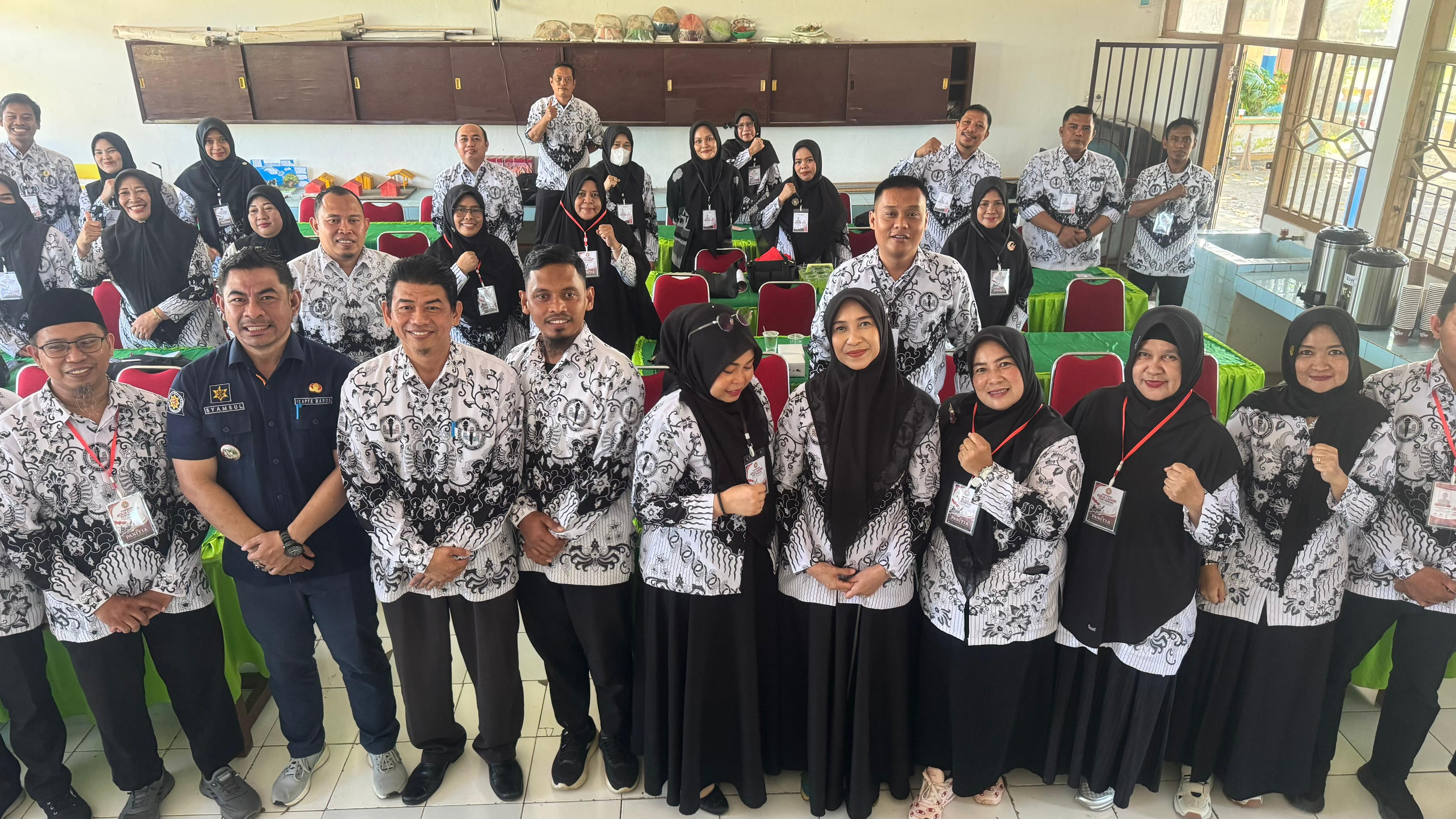 Konferensi Kerja Cabang I: PGRI Marusu Resmi Lantik Pengurus Antar Waktu (PAW